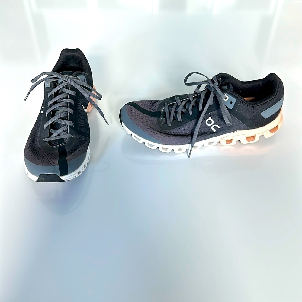 Women’s ON running shoes​​